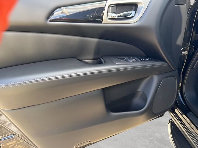 2020 Nissan Pathfinder SV