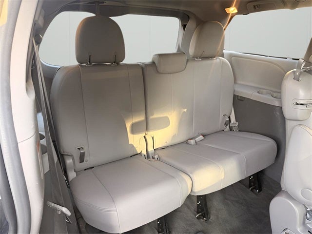 2016 Toyota Sienna XLE 8 Passenger