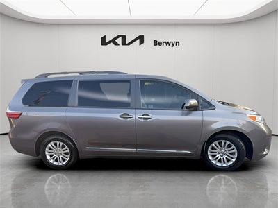 2016 Toyota Sienna XLE 8 Passenger