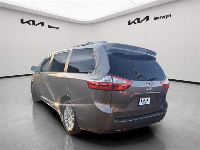 2016 Toyota Sienna XLE 8 Passenger