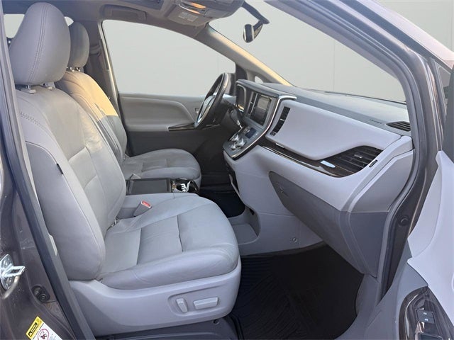2016 Toyota Sienna XLE 8 Passenger