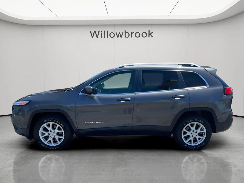 Used 2017 Jeep Cherokee Latitude with VIN 1C4PJMCB3HW528446 for sale in Willowbrook, IL