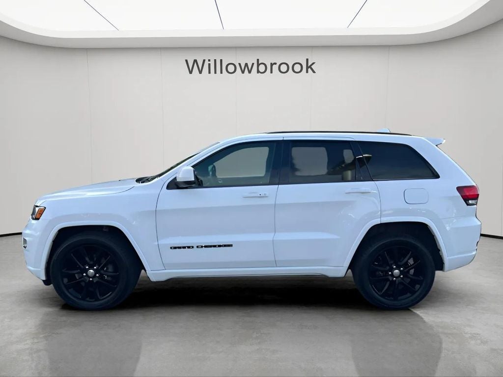 Used 2018 Jeep Grand Cherokee Altitude with VIN 1C4RJFAGXJC286541 for sale in Willowbrook, IL