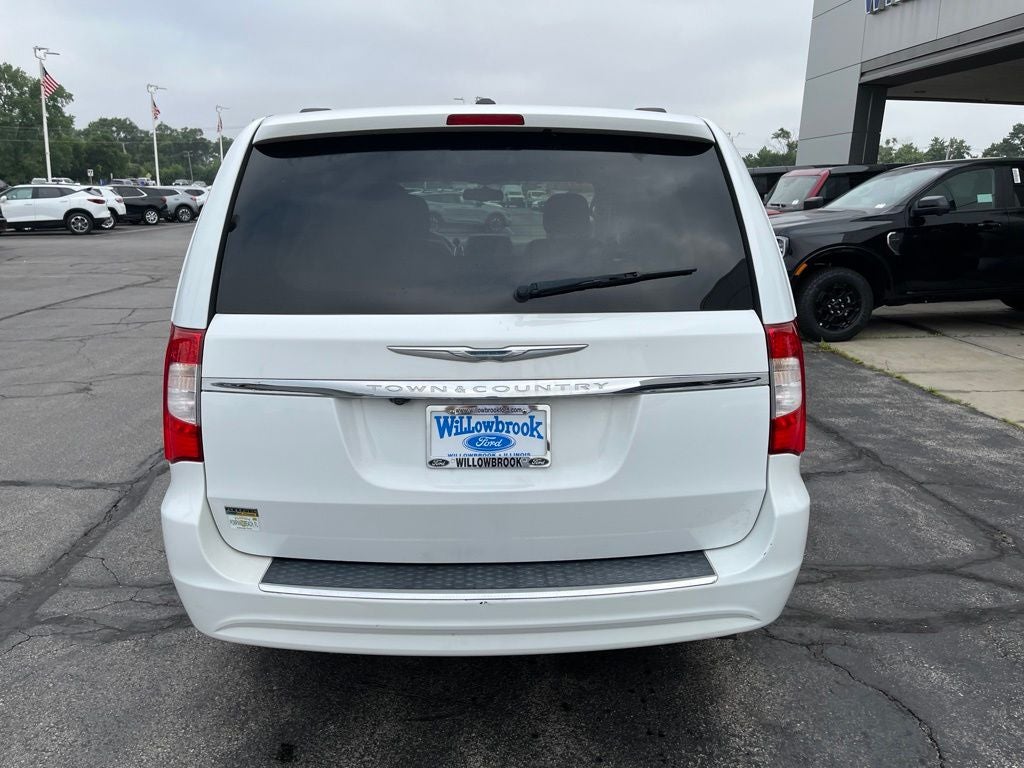 2016 Chrysler Town & Country Touring