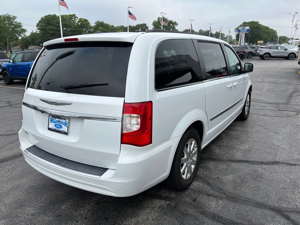 2016 Chrysler Town & Country Touring