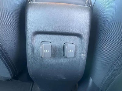 2022 Nissan Kicks SR