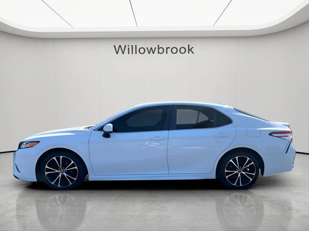 Used 2020 Toyota Camry SE with VIN 4T1G11AK0LU303807 for sale in Willowbrook, IL