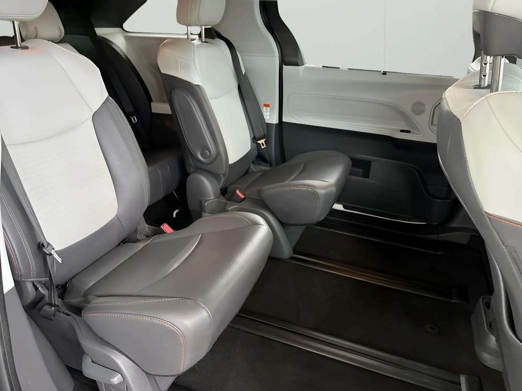 2021 Toyota Sienna XSE 7 Passenger