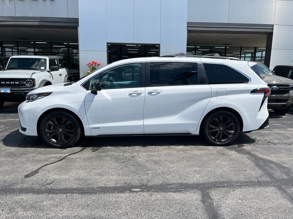 2021 Toyota Sienna XSE 7 Passenger