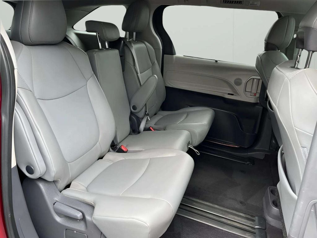 2021 Toyota Sienna XLE 8 Passenger