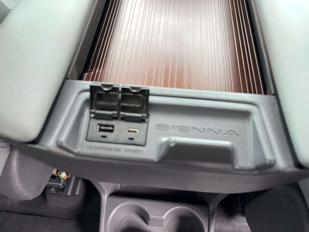 2021 Toyota Sienna XLE 8 Passenger