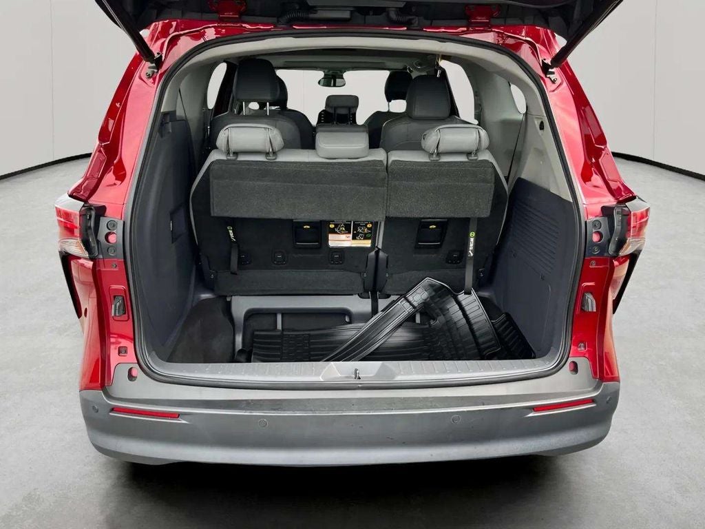 2021 Toyota Sienna XLE 8 Passenger