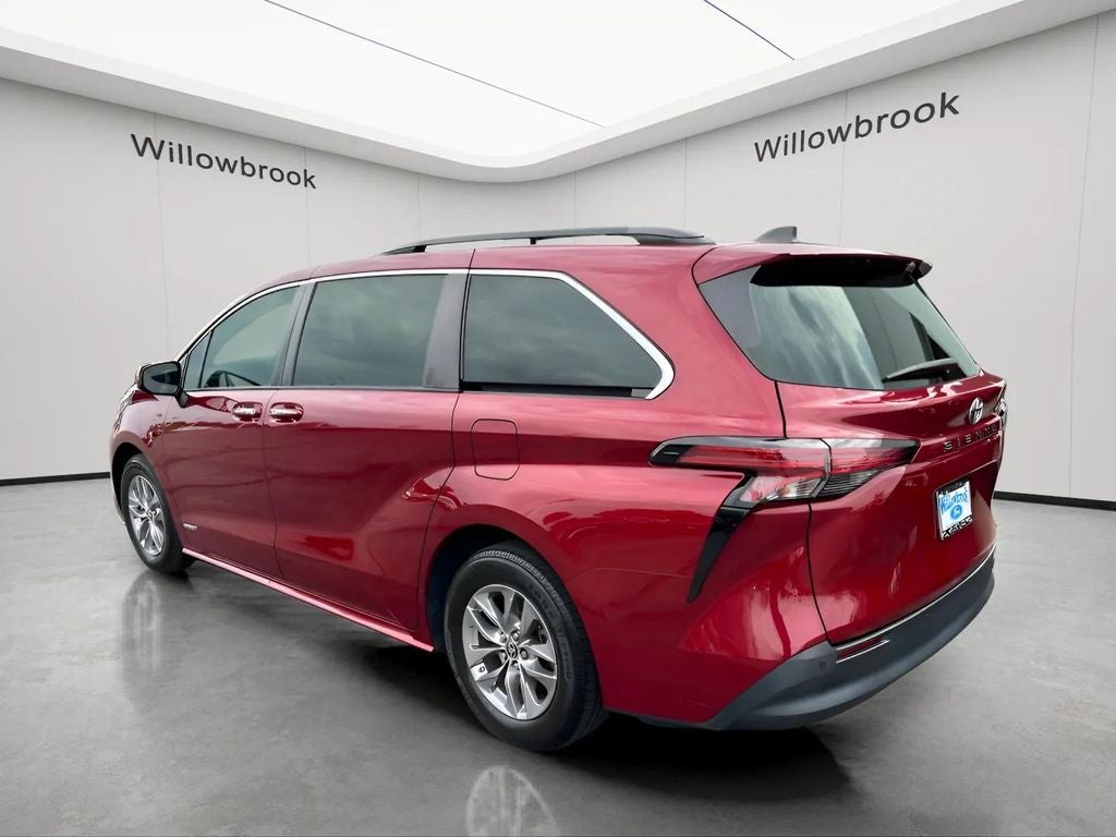 2021 Toyota Sienna XLE 8 Passenger