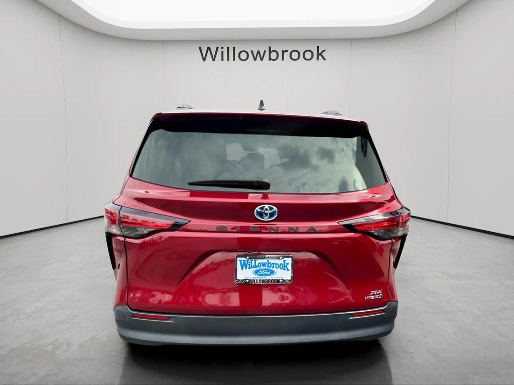 2021 Toyota Sienna XLE 8 Passenger