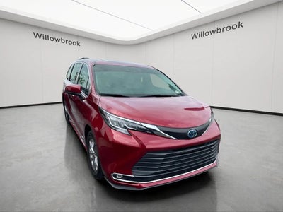 2021 Toyota Sienna XLE 8 Passenger