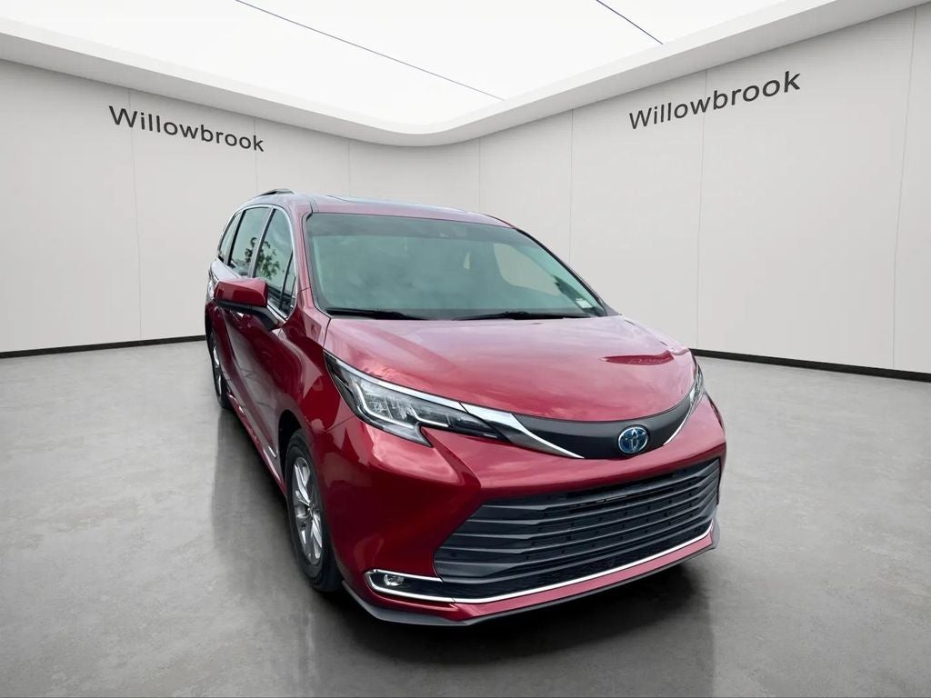 2021 Toyota Sienna XLE 8 Passenger