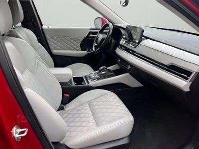2023 Mitsubishi Outlander Base