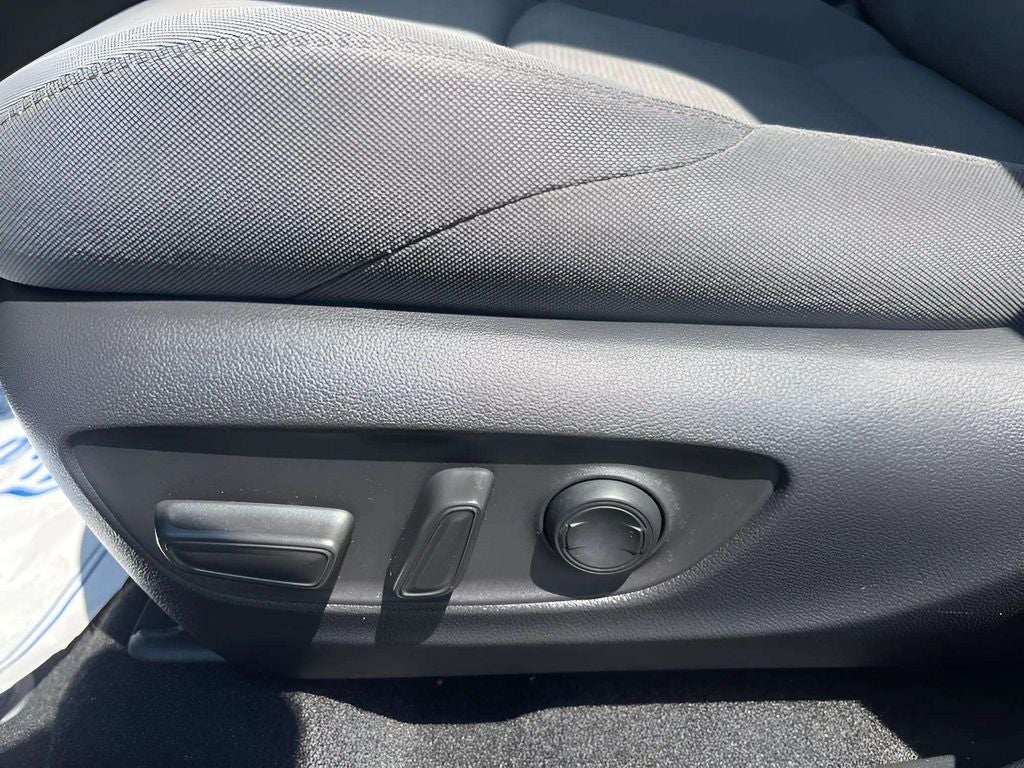 2023 Toyota Venza LE