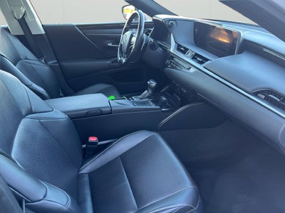 2019 Lexus ES 300h