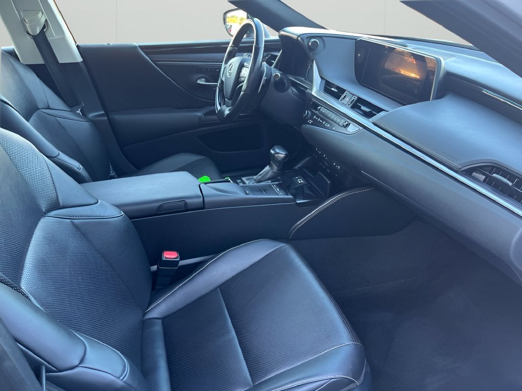 2019 Lexus ES 300h