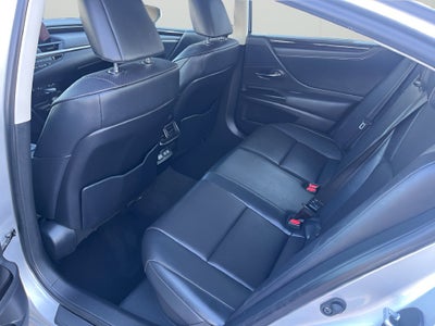 2019 Lexus ES 300h