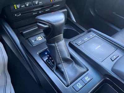 2019 Lexus ES 300h