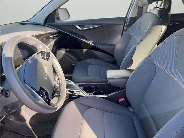 2023 Kia Niro LX