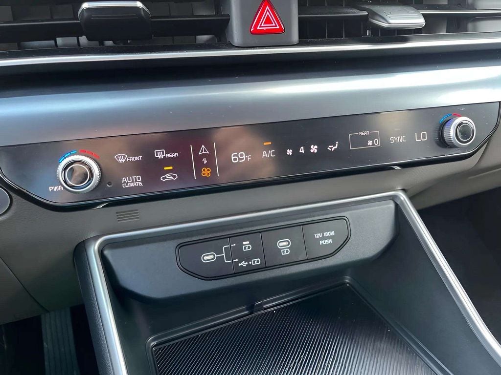 2025 Kia Carnival LXS