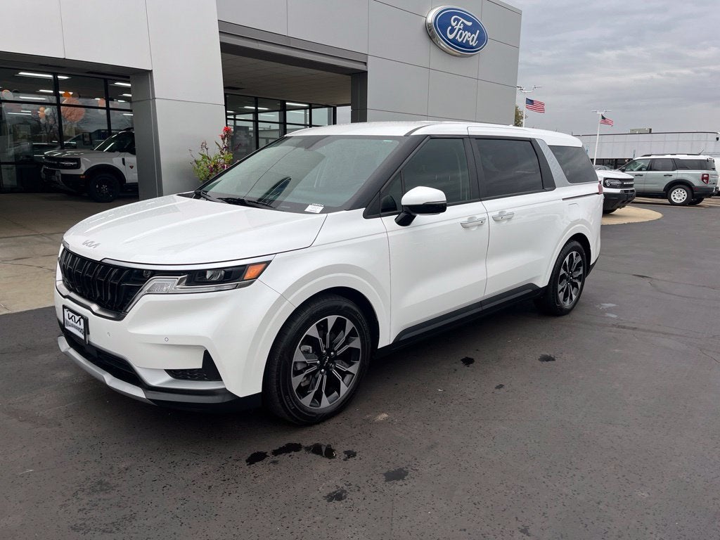 2023 Kia Carnival EX