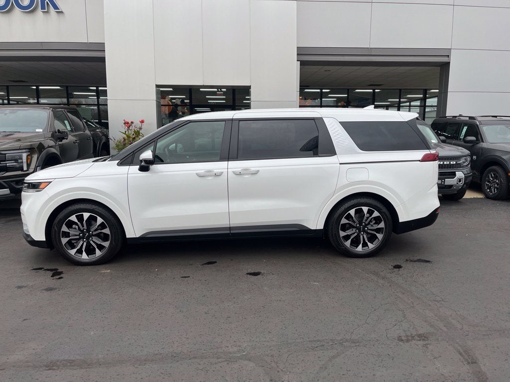 2023 Kia Carnival EX