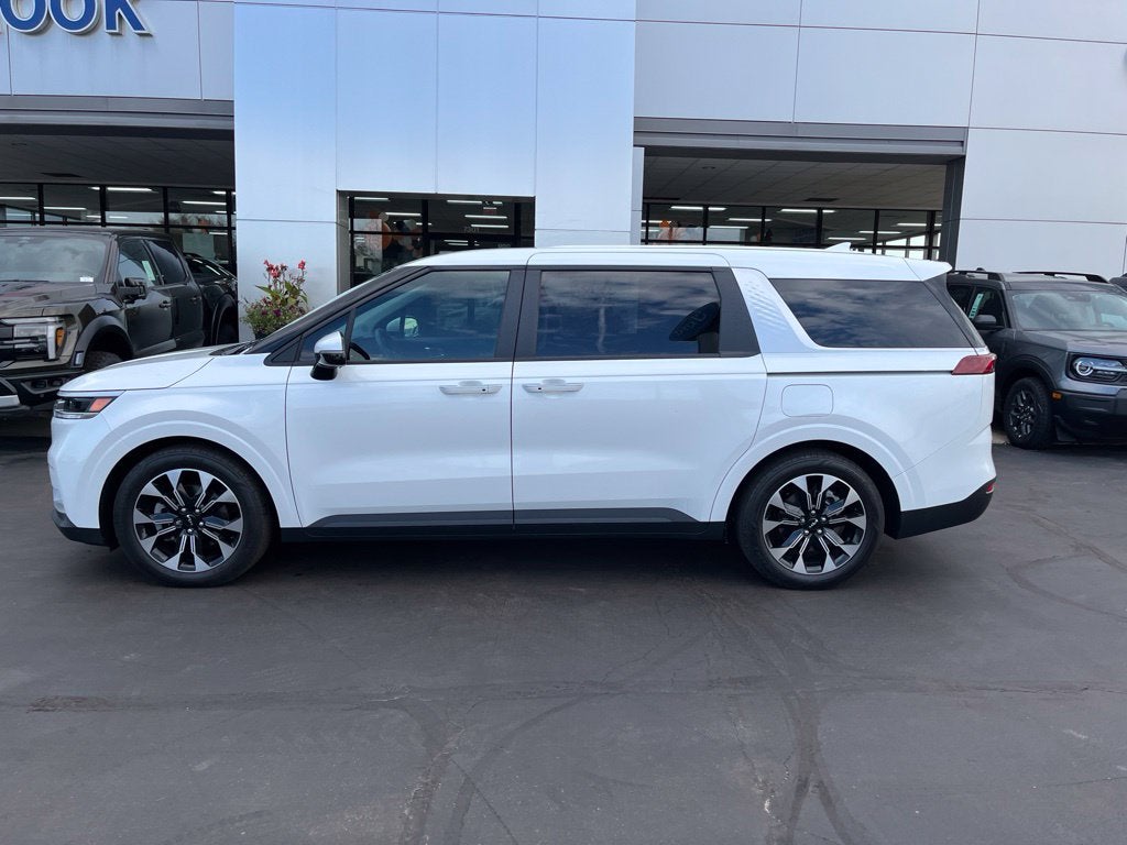 2023 Kia Carnival EX
