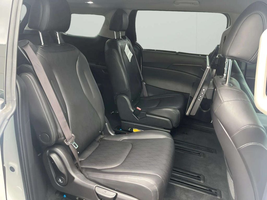 2025 Kia Carnival SX