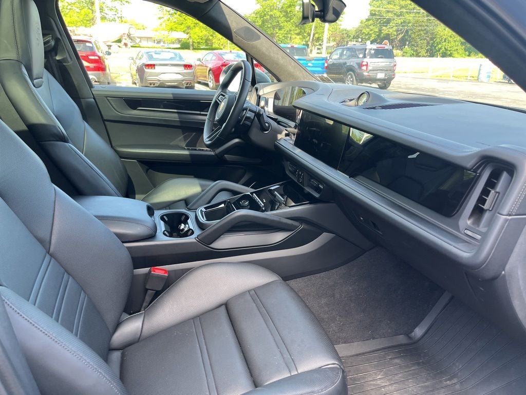 2025 Porsche Cayenne GTS