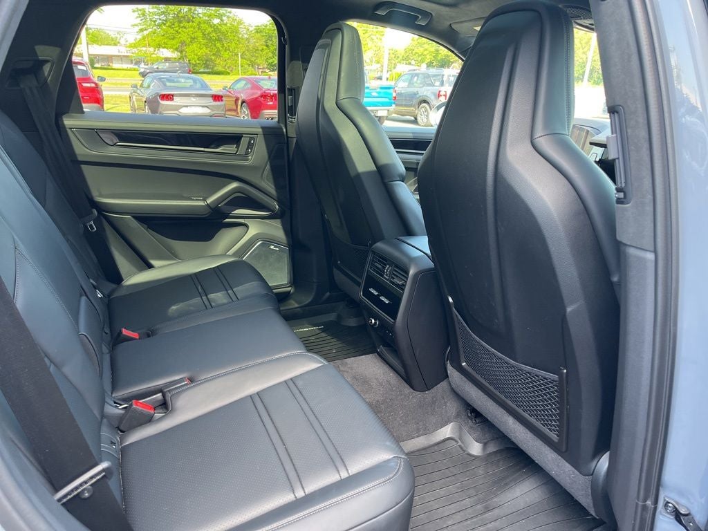 2025 Porsche Cayenne GTS