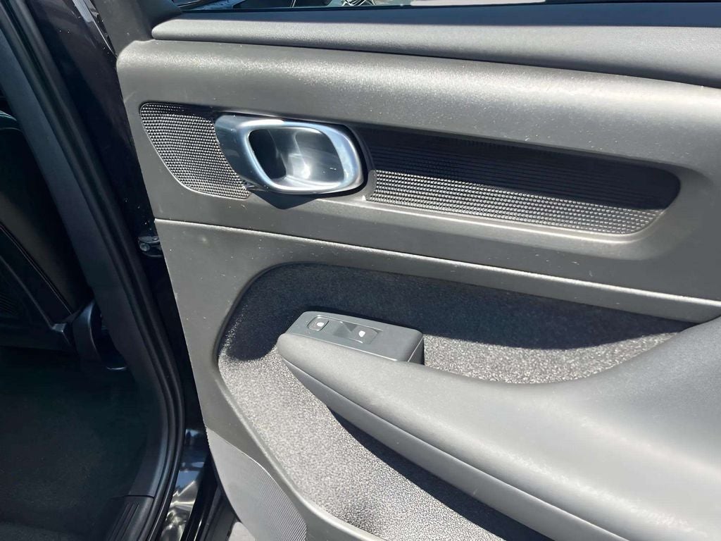 2024 Volvo XC40 B5 Core