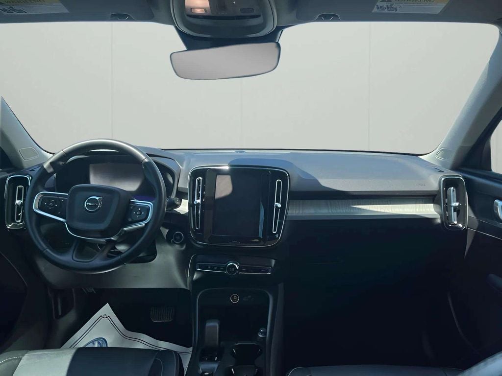 2024 Volvo XC40 B5 Core