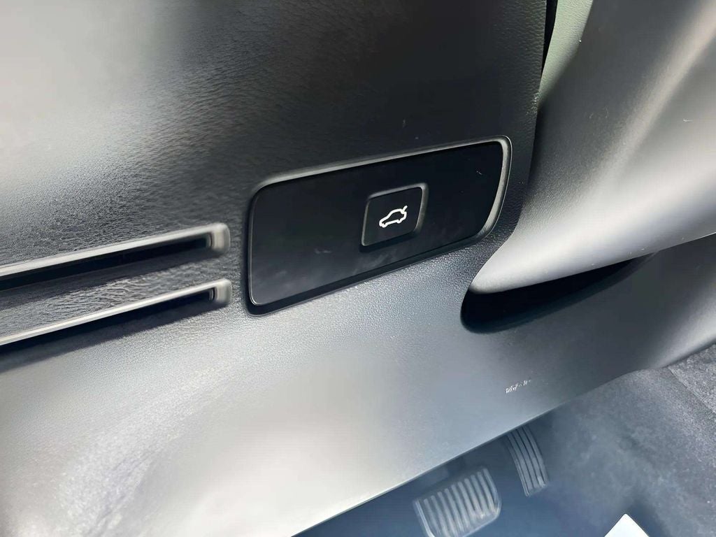2024 Volvo XC40 B5 Core