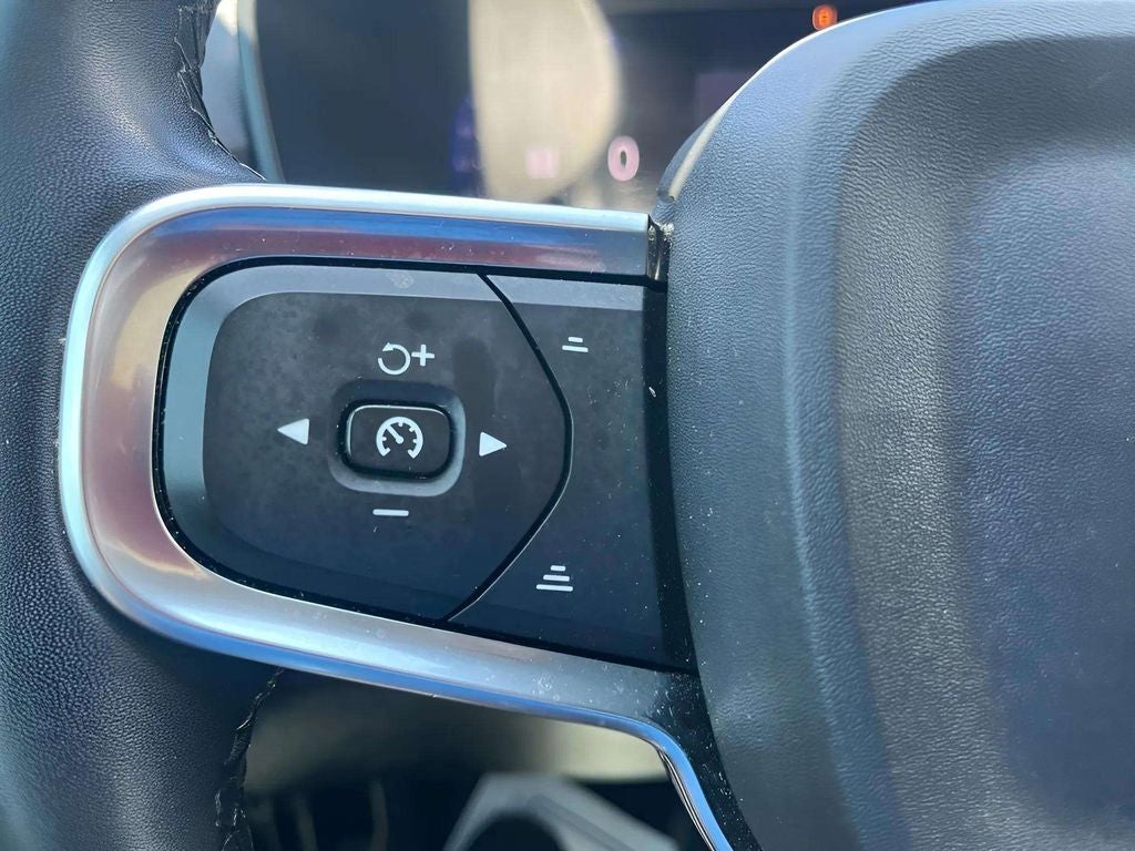 2024 Volvo XC40 B5 Core