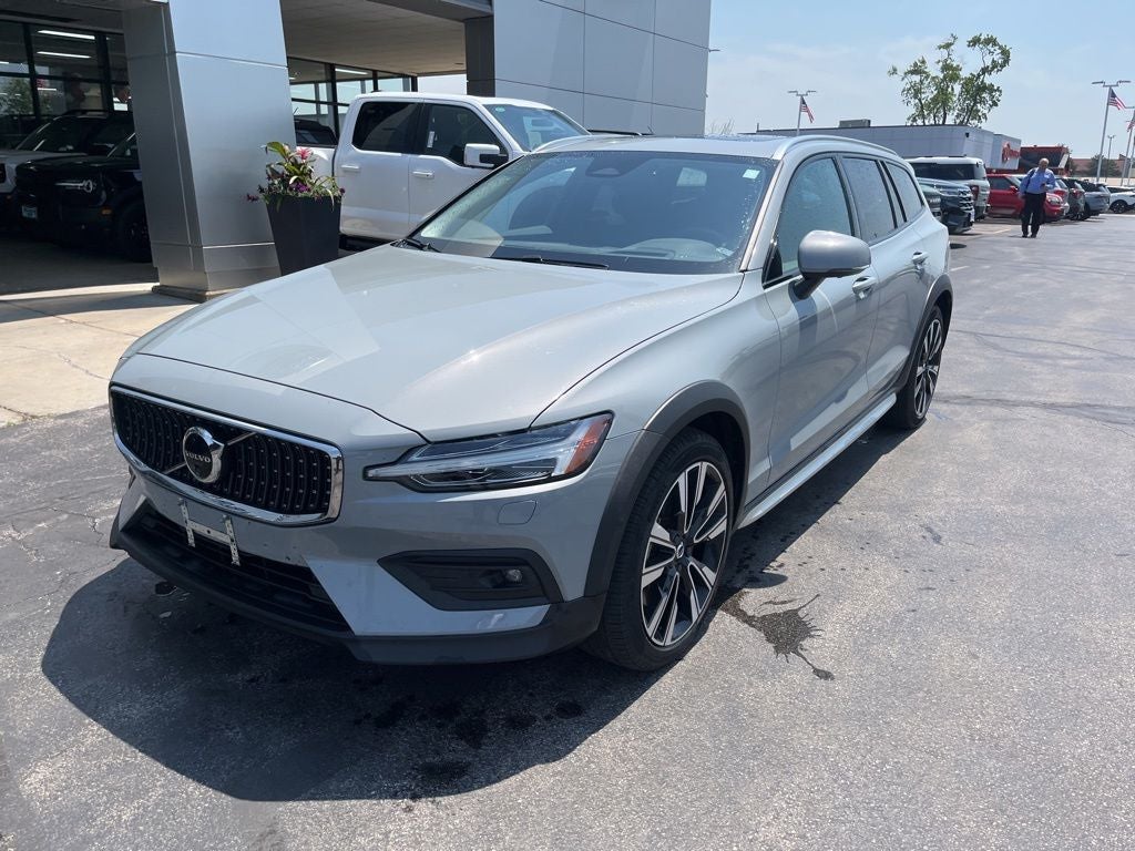 2024 Volvo V60 Cross Country B5 Ultimate AWD's photo