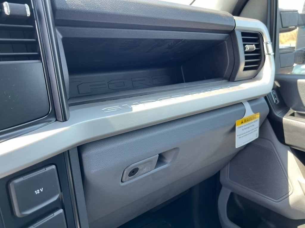 2025 Ford F-600SD XL 12' Reading Landscaper Body