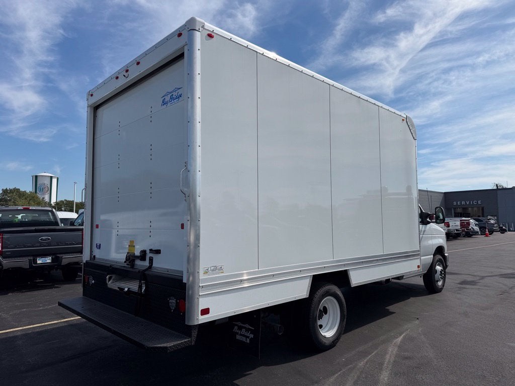 2027 Ford E-350SD Base Cutaway