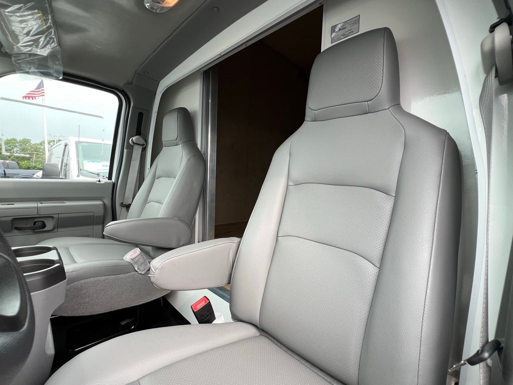 2026 Ford E-450SD Base 16' Bay Bridge Box Truck
