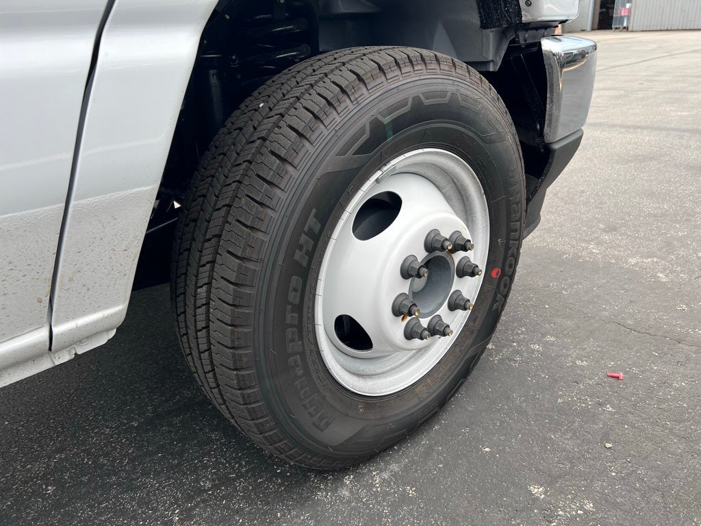 2026 Ford E-450SD Base 16' Bay Bridge Box Truck