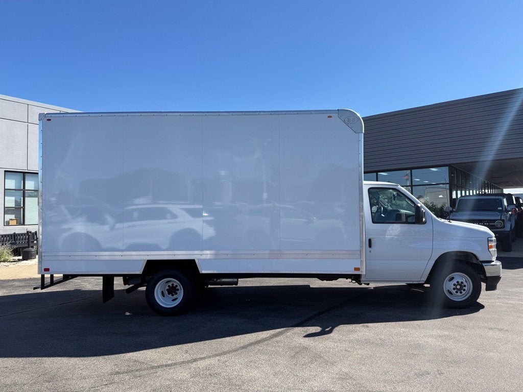 2027 Ford E-450SD Base Box Truck